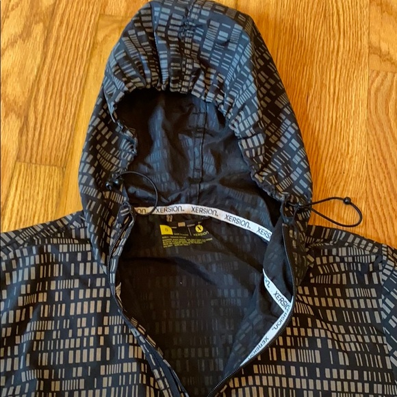 Hooded Men Windbreaker Jacket. Xersion. Size Small - Picture 3 of 4